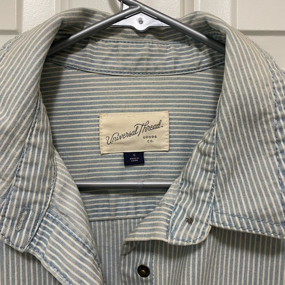 Universal Thread thin striped light washed style jean jacket-shirt-shacket - SM - Picture 3 of 11